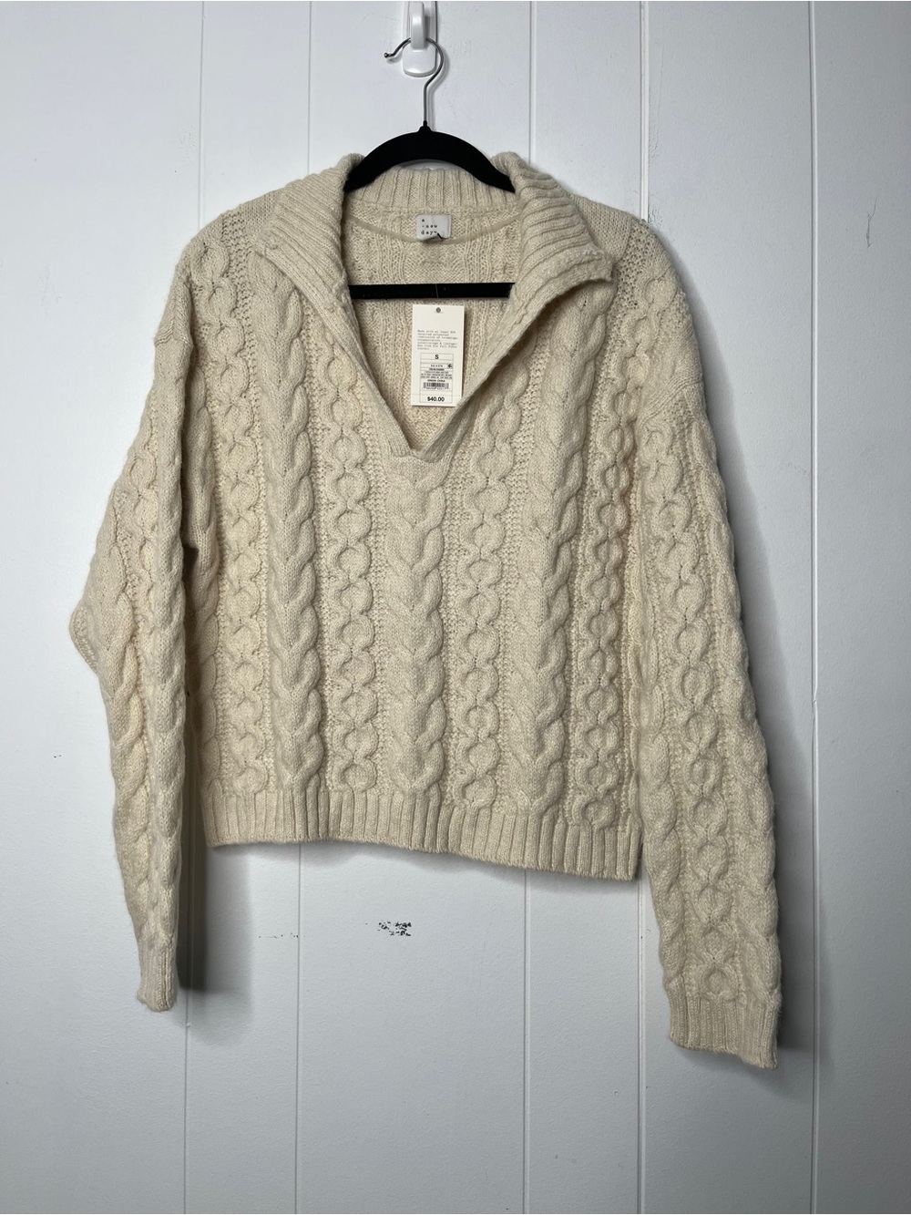 NWT A New Day Cable-Knit V-Neck Sweater in Cream Size S Colllared